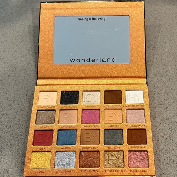 Wonderland eyeshadow palette